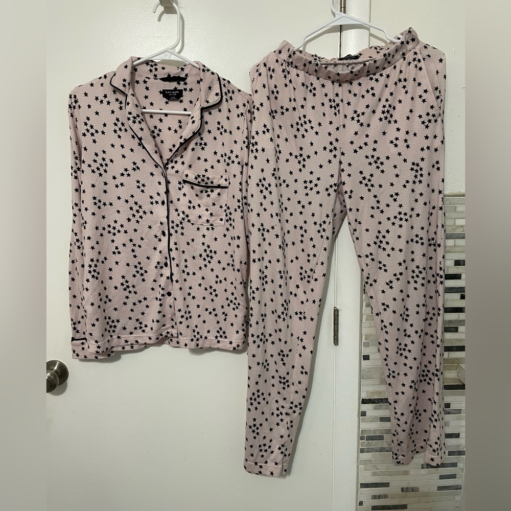 Kate Spade New York 2 pc top and bottom light pink pajama set black star print